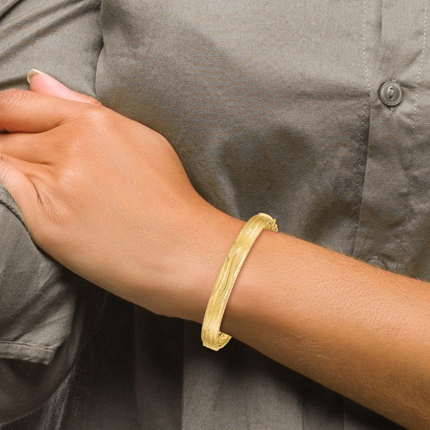 14K Yellow Gold D/C Textured Hinged Bangle