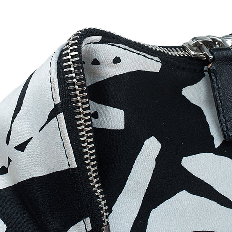 Original Alexander McQueen Black/White Satin Naive Pagan-Print Small De Manta Clutch