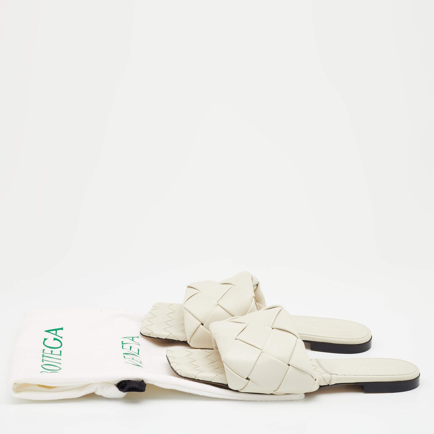 Original Bottega Veneta Off-White Quilted Leather Lido Flat Slides Size 38.5