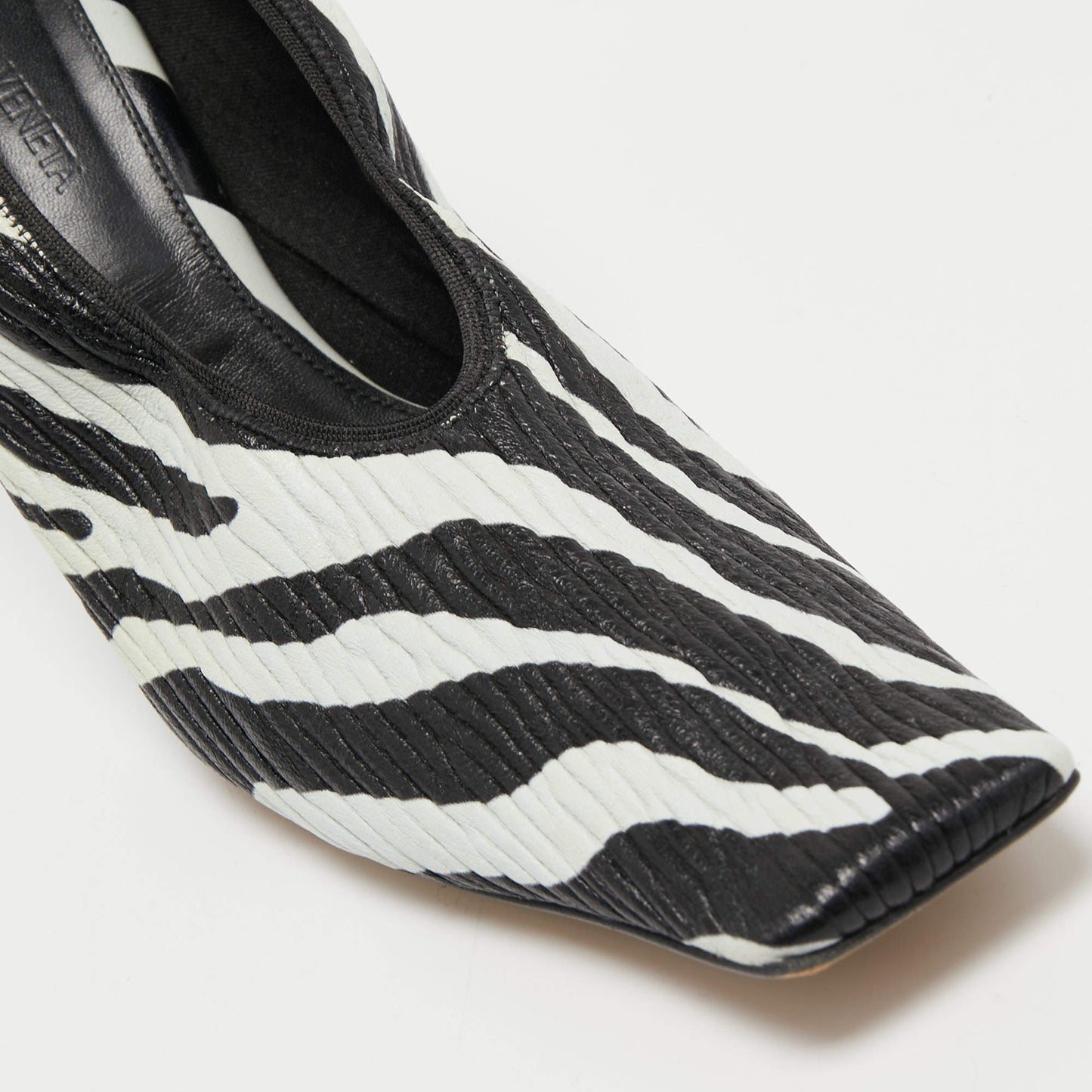 Original Bottega Veneta Black/White Zebra Print Leather Pumps Size 39