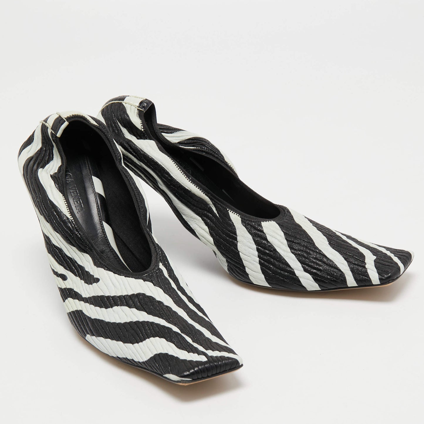 Original Bottega Veneta Black/White Zebra Print Leather Pumps Size 39