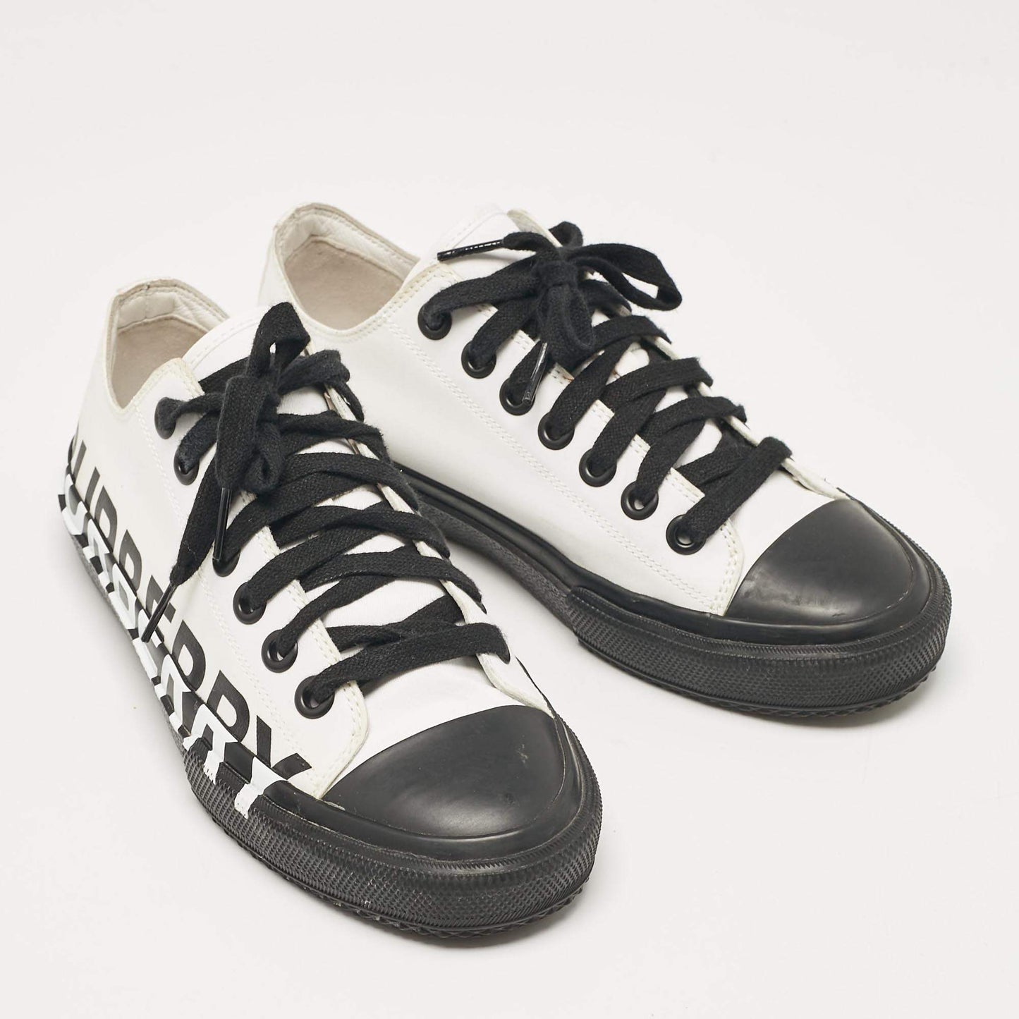 Original Burberry White/Black Fabric Larkhall Logo Low Top Sneakers Size 38