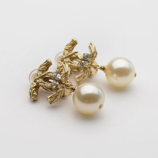 Original Chanel CC Pearl Drop Earrings (Never Used)