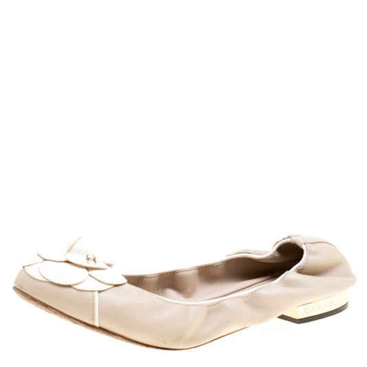 Original Chanel Beige Leather CC Camellia Scrunch Ballet Flats Size 39.5