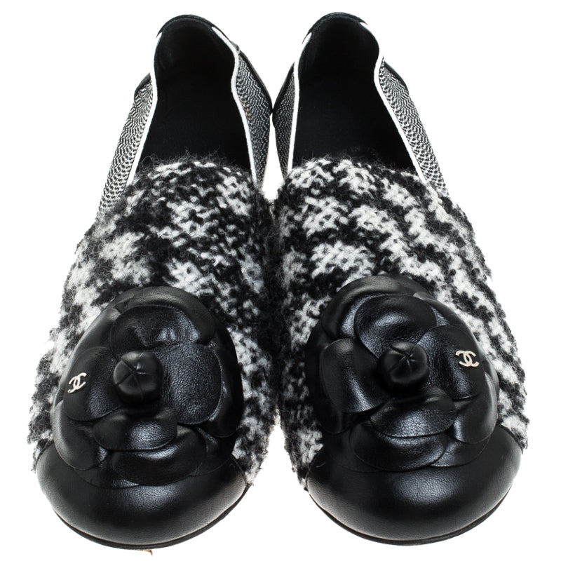 Original Chanel Black/White Tweed Fabric And Leather Camellia Loafer Flats Size 38