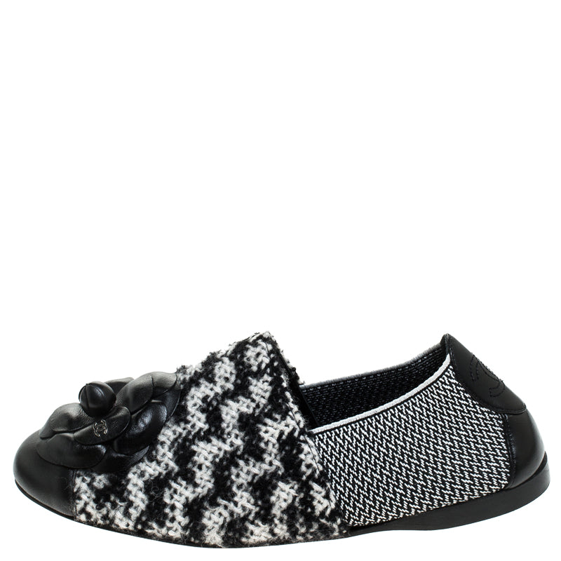 Original Chanel Black/White Tweed Fabric And Leather Camellia Loafer Flats Size 38