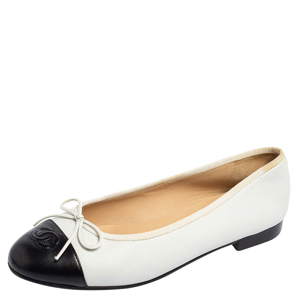 Original  Chanel White/Black Leather CC Cap Toe Bow Ballet Flats Size 38.5