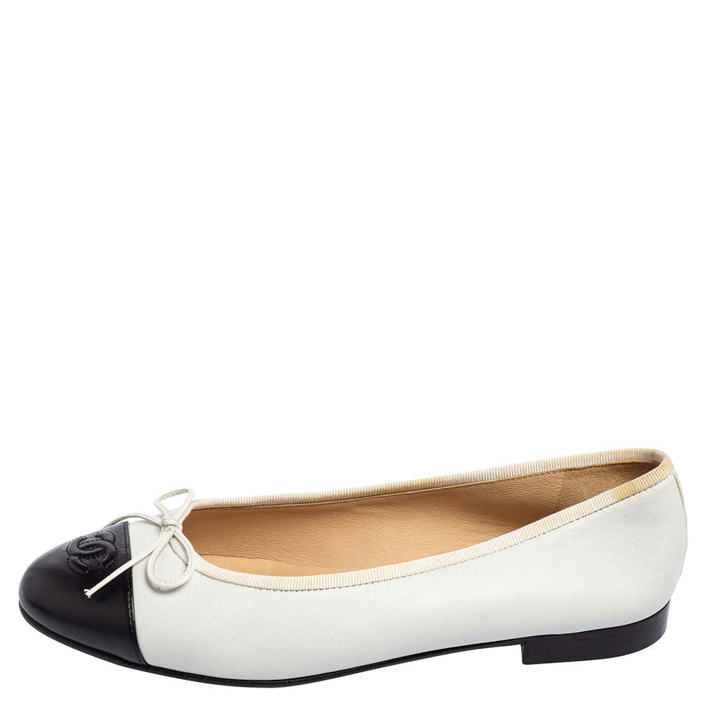 Original  Chanel White/Black Leather CC Cap Toe Bow Ballet Flats Size 38.5