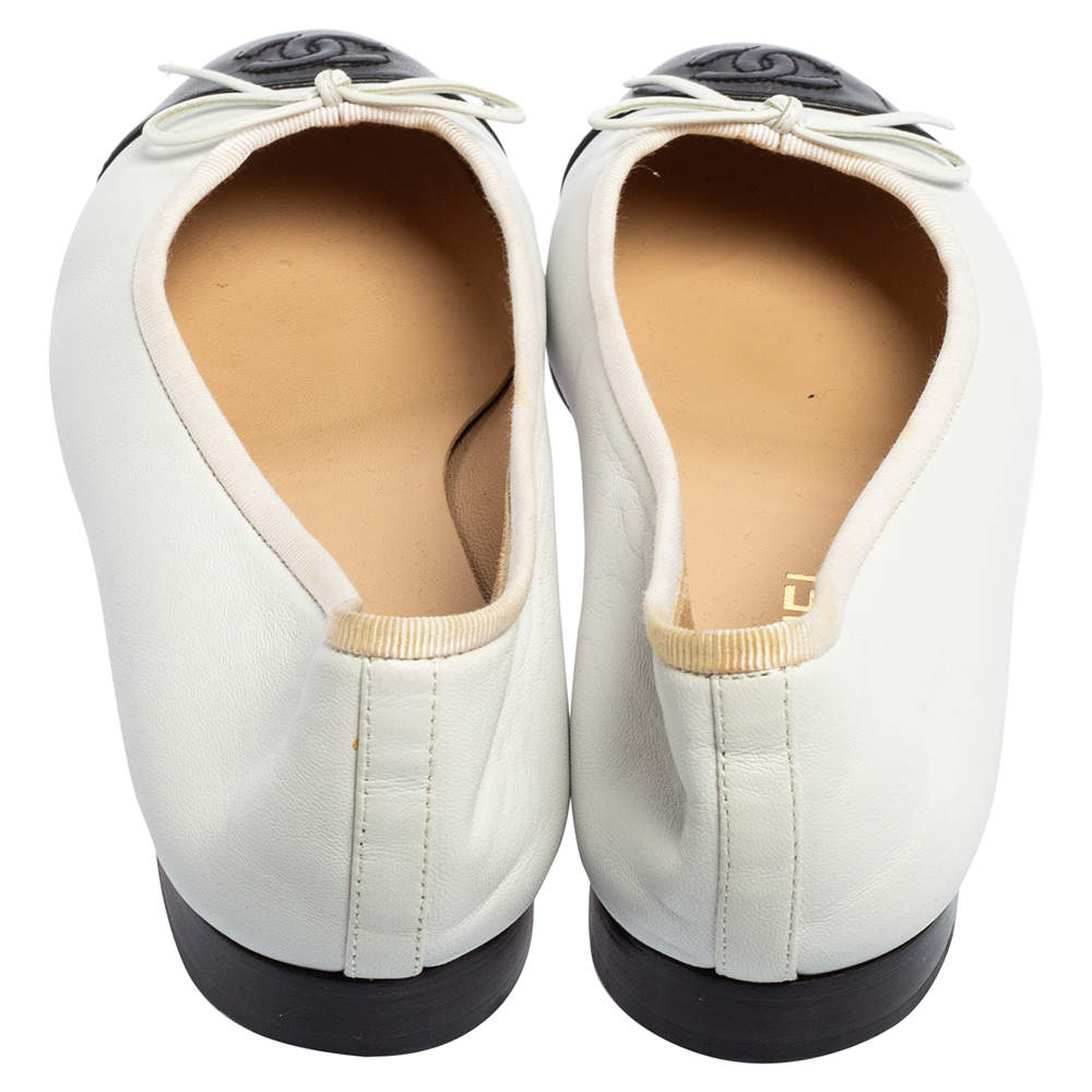 Original  Chanel White/Black Leather CC Cap Toe Bow Ballet Flats Size 38.5