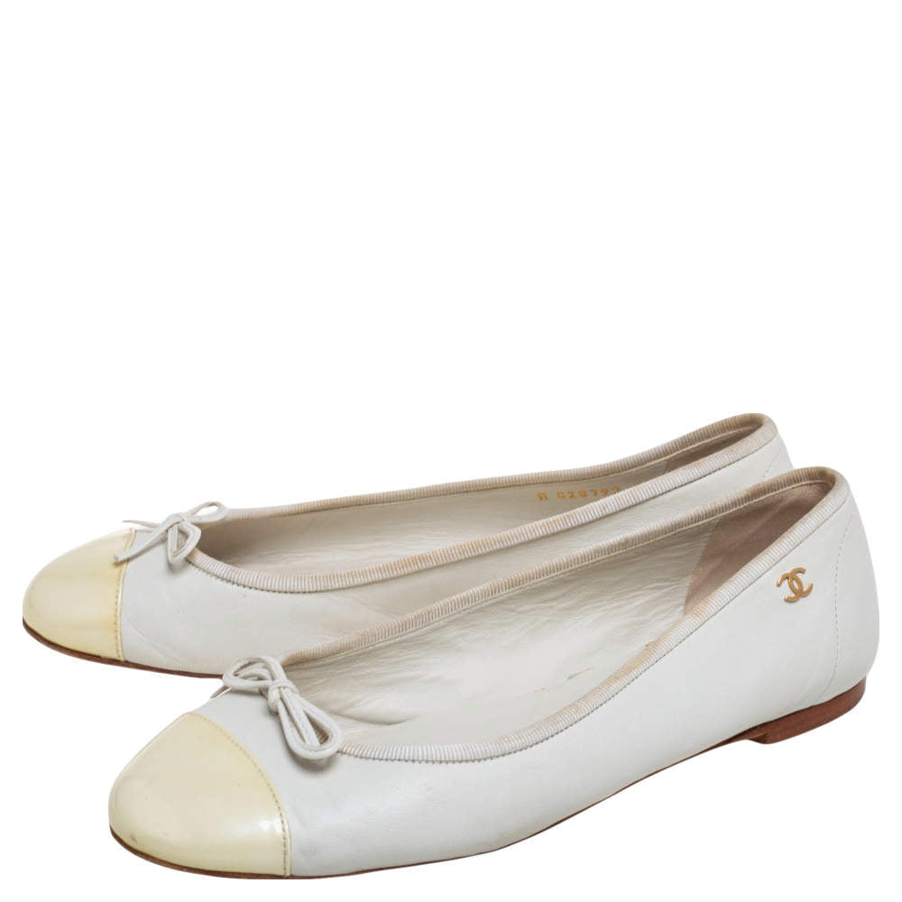 Original Chanel Grey/Yellow Patent And Leather Cap Toe Bow Ballet Flats Size 37