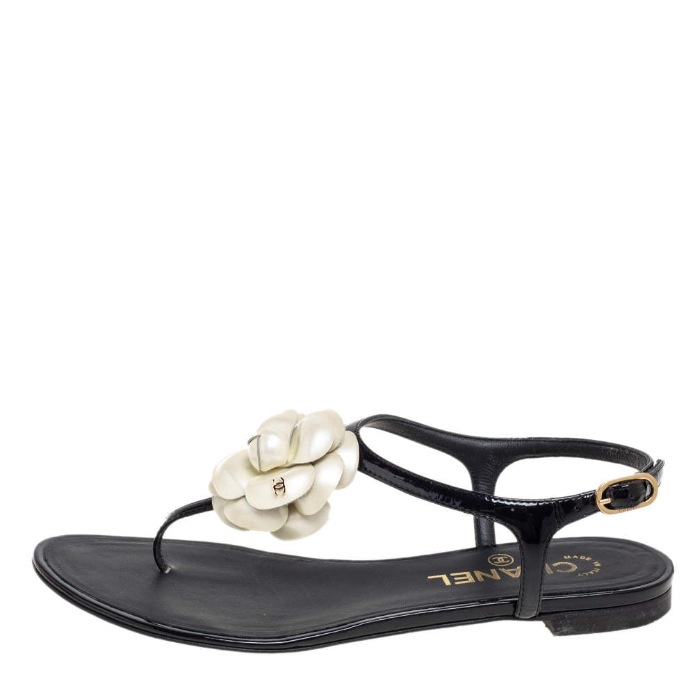 Original Chanel Black/White Patent Leather CC Camellia Flat Thong Sandals Size 36.5