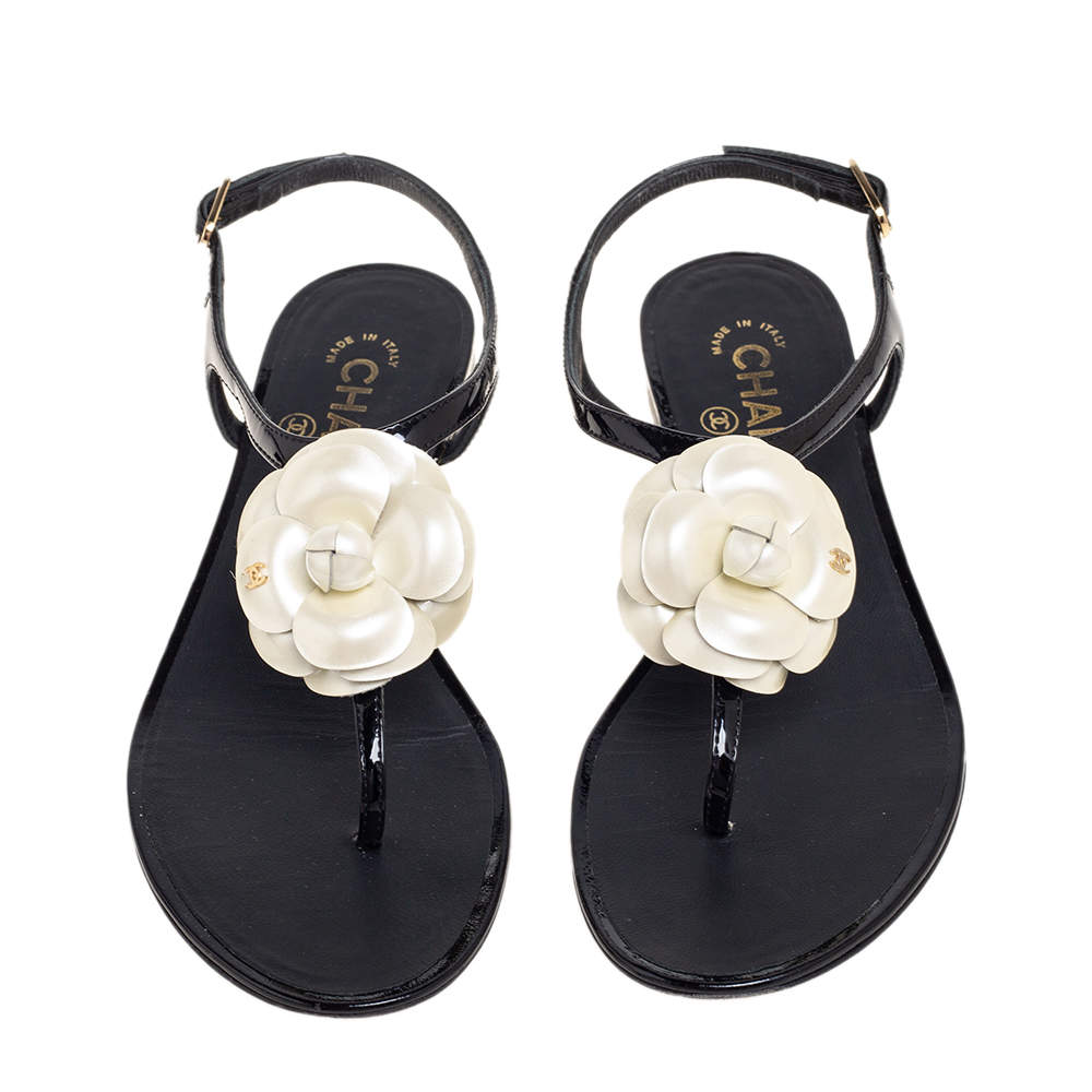 Original Chanel Black/White Patent Leather CC Camellia Flat Thong Sandals Size 36.5