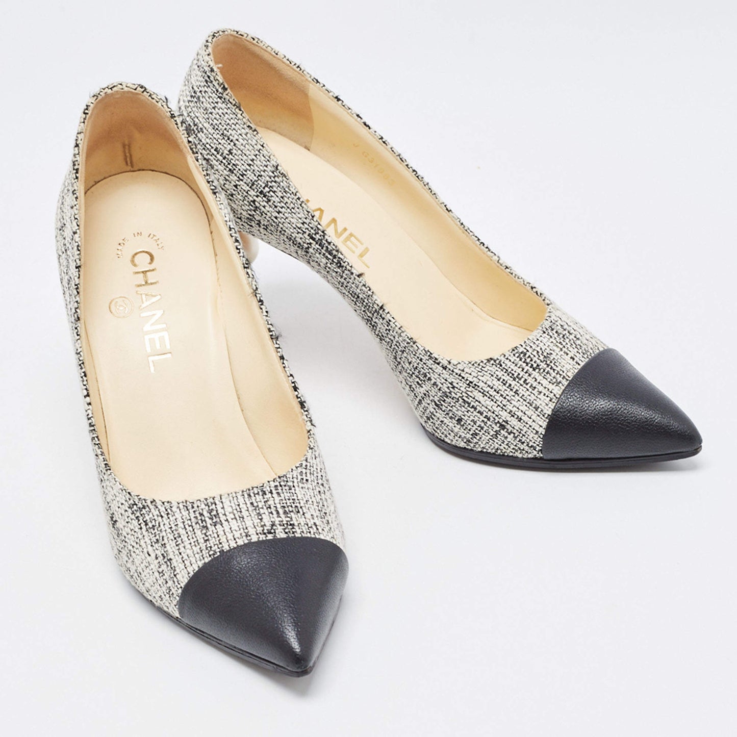 Original Chanel Black/White Tweed And Leather Cap Toe CC Pearl Heel Pumps Size 39