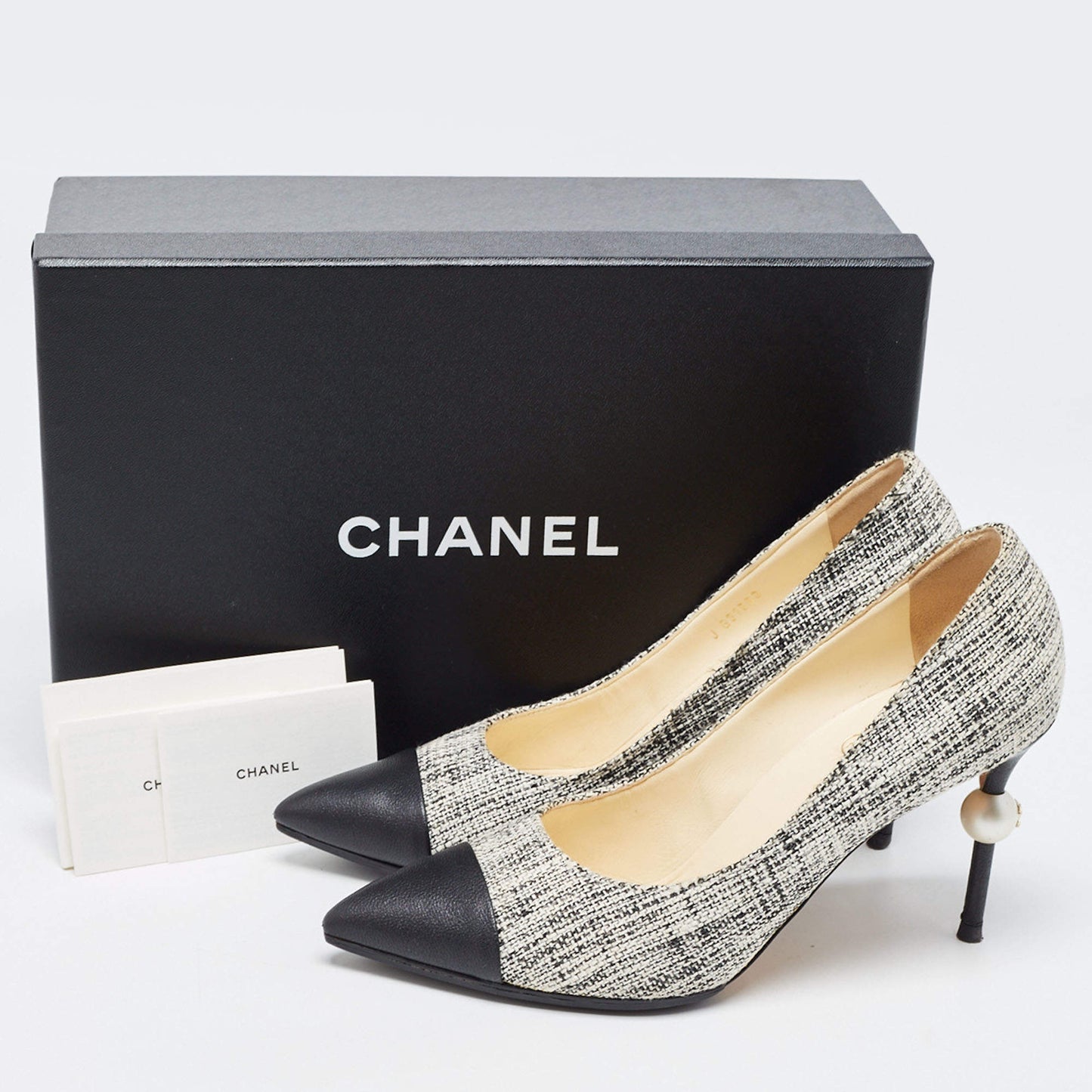 Original Chanel Black/White Tweed And Leather Cap Toe CC Pearl Heel Pumps Size 39