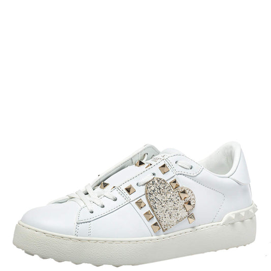 Original Valentino White Heart Embroidered Leather Rockstud Untitled Sneakers Size 38 (Never Used)