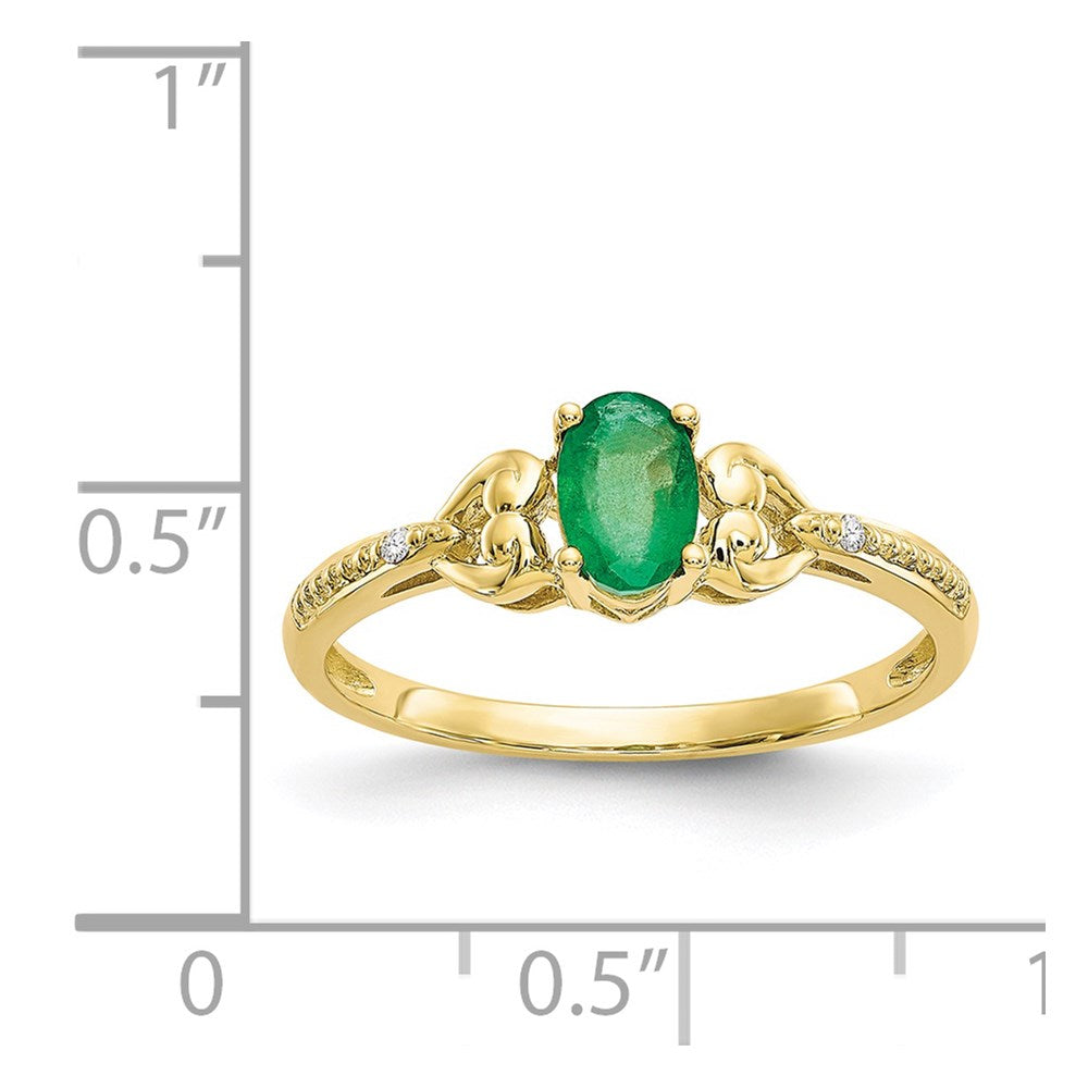 10K Yellow Gold Emerald and Real Diamond Ring