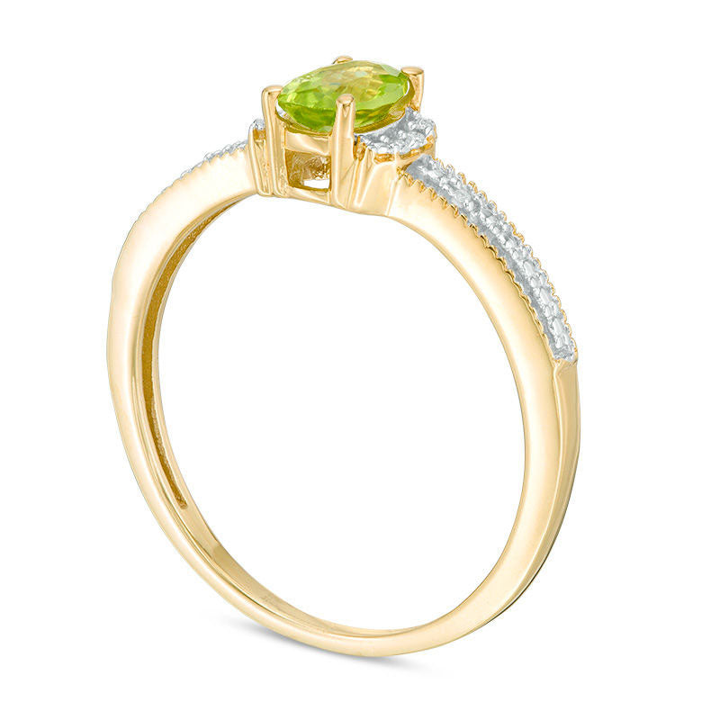 Oval Peridot and Natural Diamond Accent Collar Antique Vintage-Style Ring in Sterling Silver with Solid 14K Gold Plate