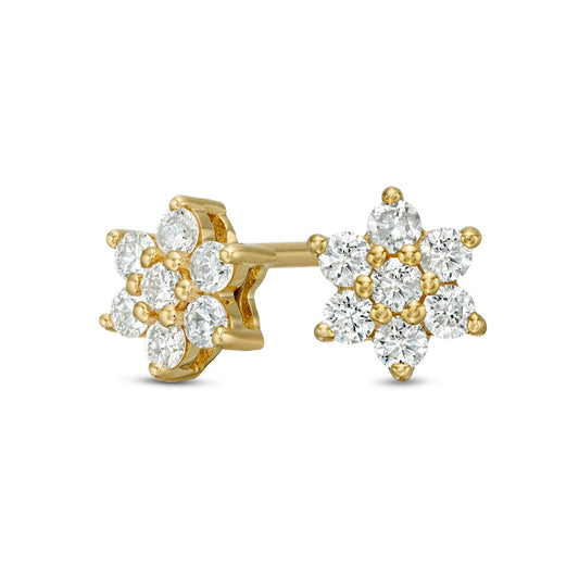 0.2 CT. T.W. Diamond Flower Stud Earrings in 10K Gold