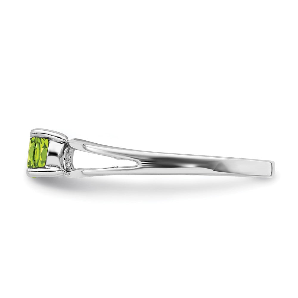 14k White Gold 4mm Peridot ring