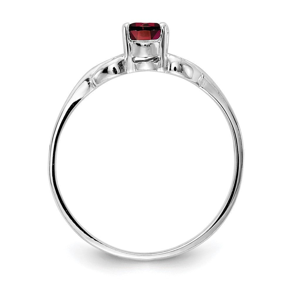 14k White Gold 6x4mm Oval Garnet ring