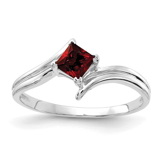 14k White Gold 4mm Princess Cut Garnet ring