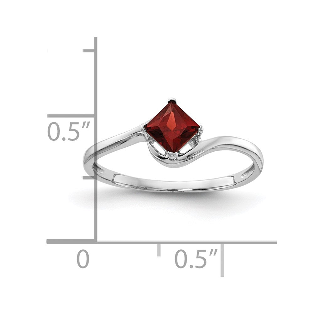 14k White Gold 4mm Princess Cut Garnet ring