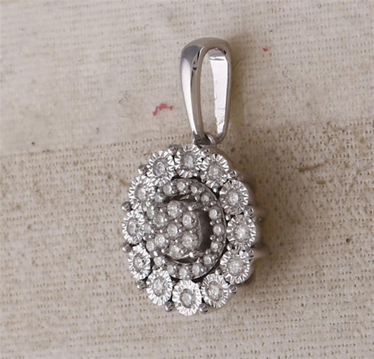 14k White Gold Round Diamond Fashion Cluster Pendant 1/6 Cttw